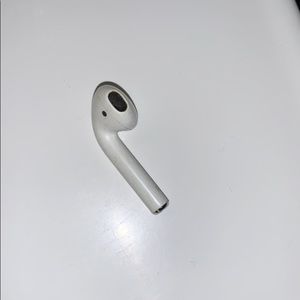 COPY - One right AirPod